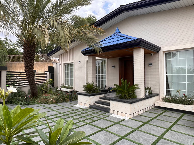 Villa with Azarakhsh white brick facade