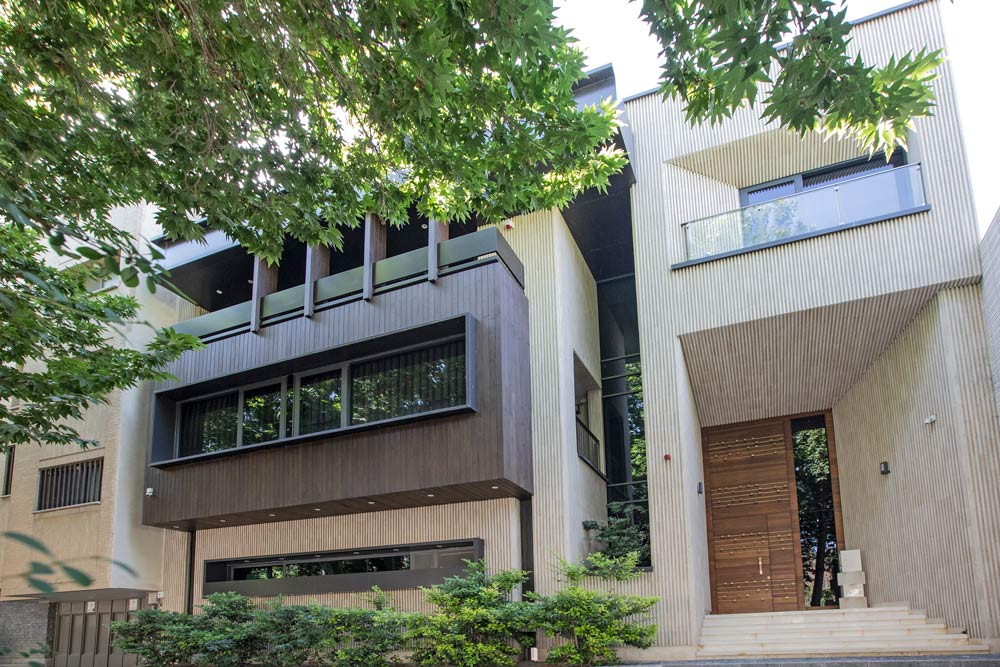 Building with fire brick veneer