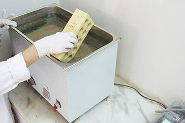 Brick water absorption percentage test