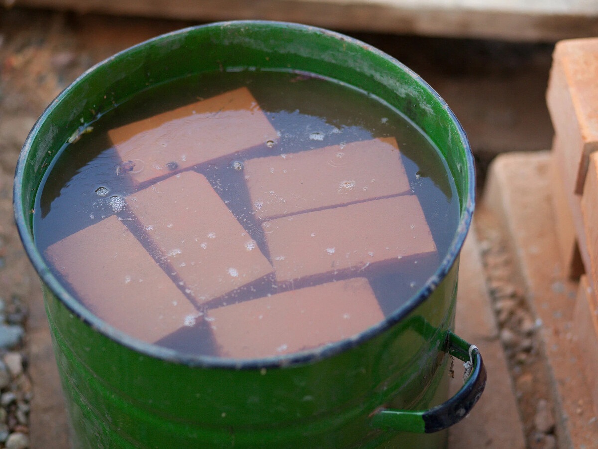 Brick water absorption percentage test